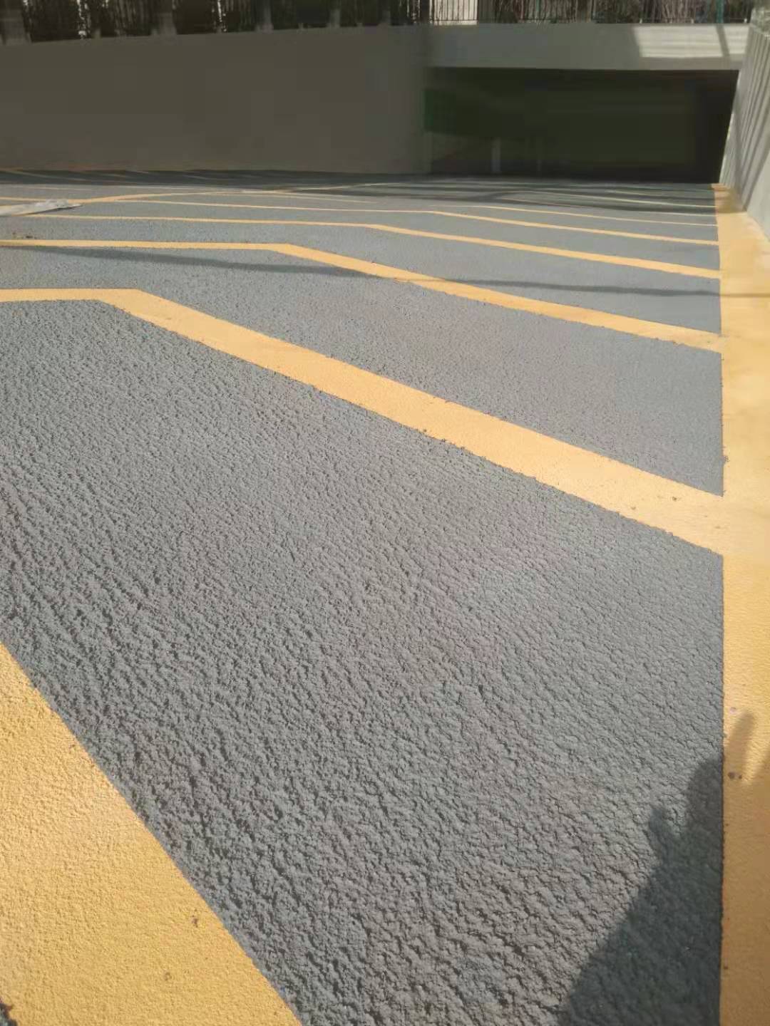 環氧地坪漆，水性地坪漆，地坪工程案例 - 蘇州龍湖天街無震動防滑坡道工程